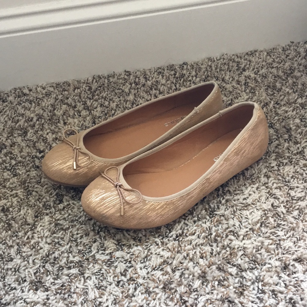 Rose-gold color flat shoes